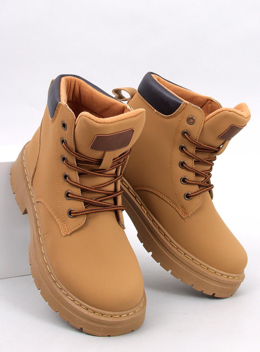 Šněrovací kotníkové boty camel