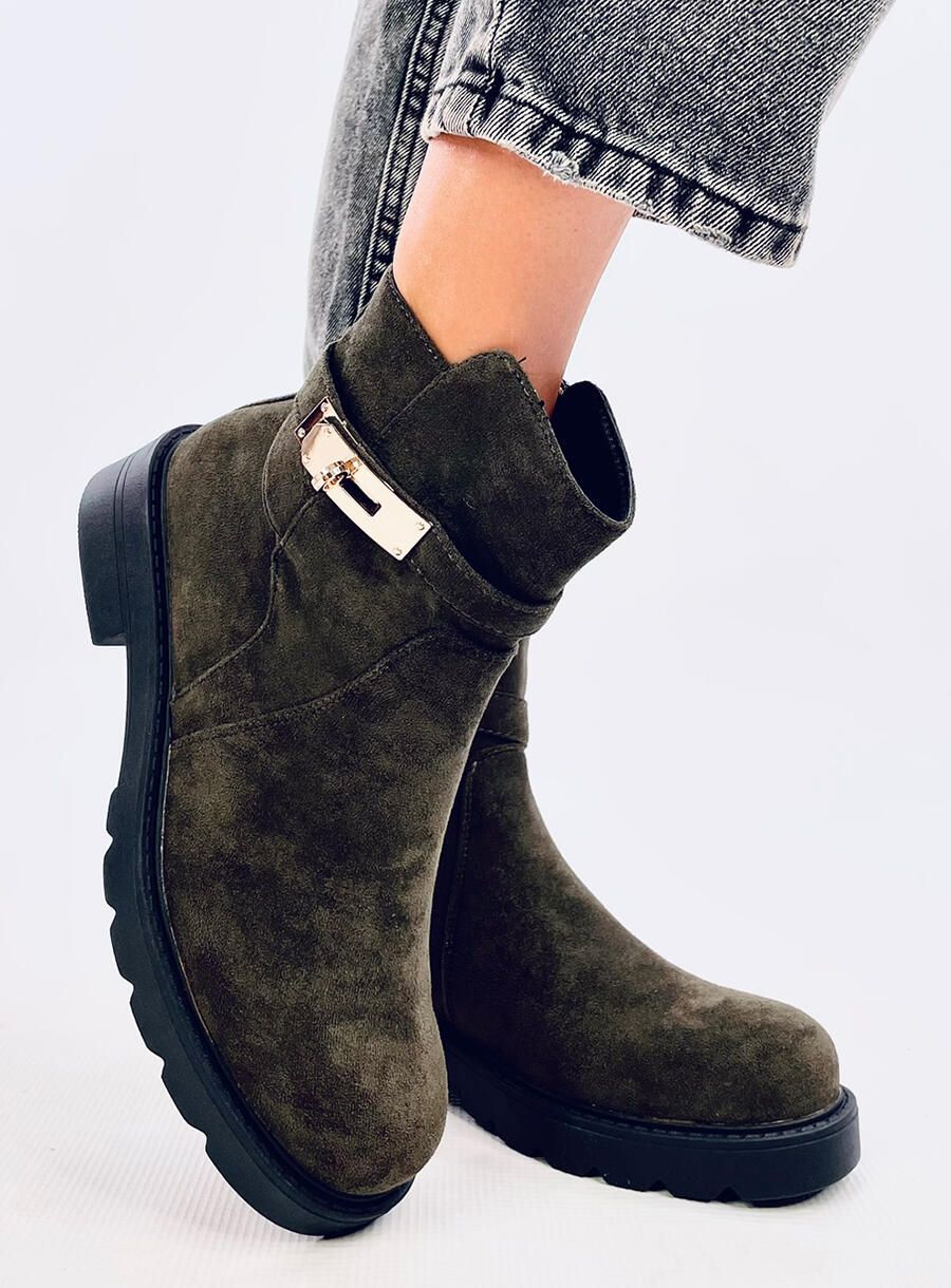 Tmavě zelené kotníkové kozačky se zlatou sponou