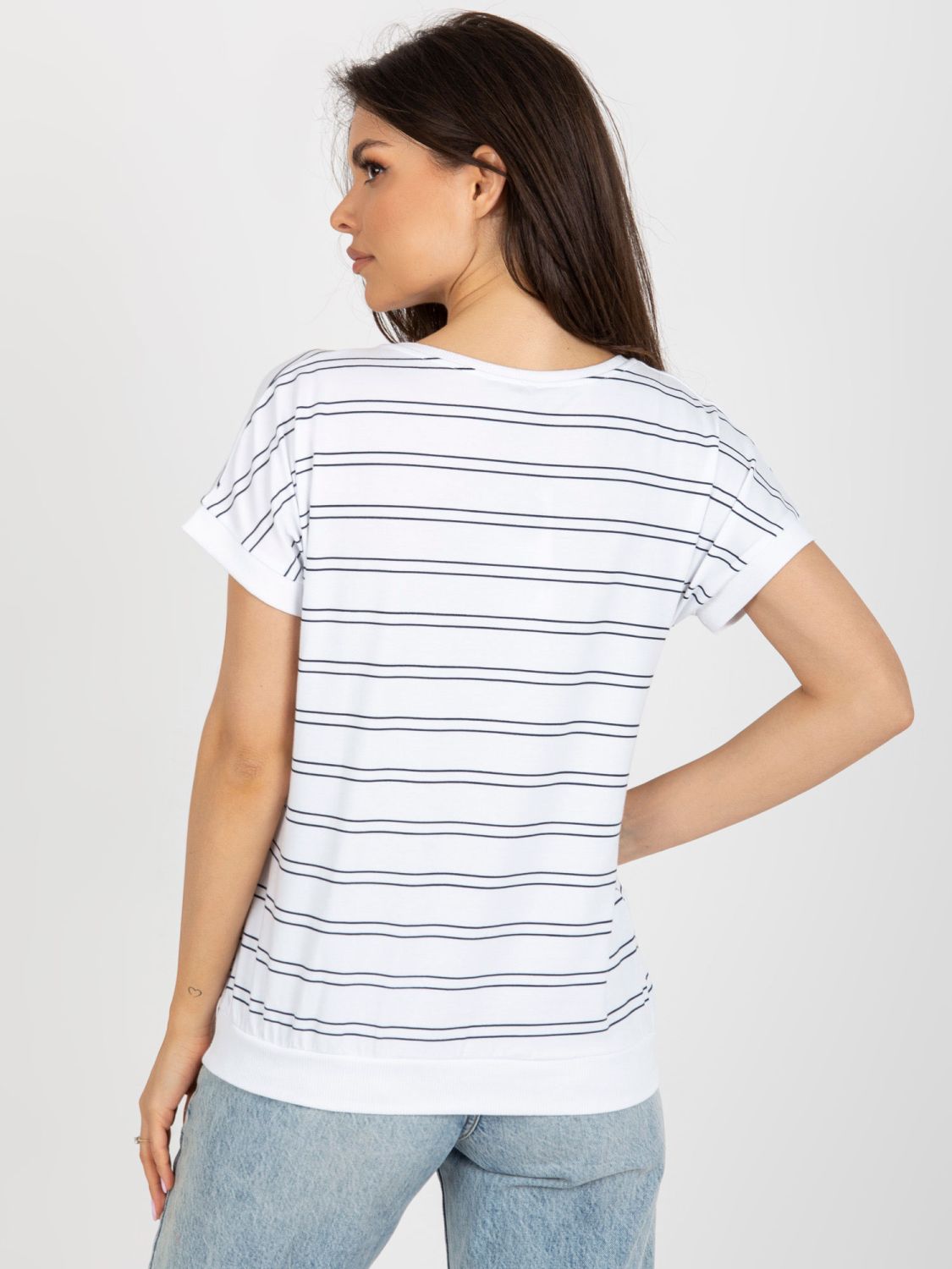 Bílo-modré tričko s nášivkou