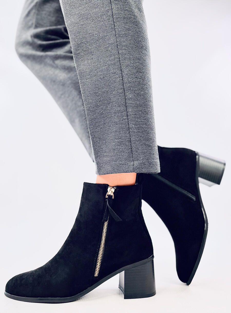 Kotníkové semišové kozačky na podpatku černé