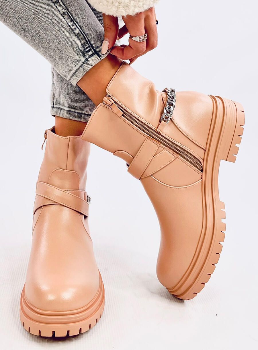 Béžové kozačky s řetízkem