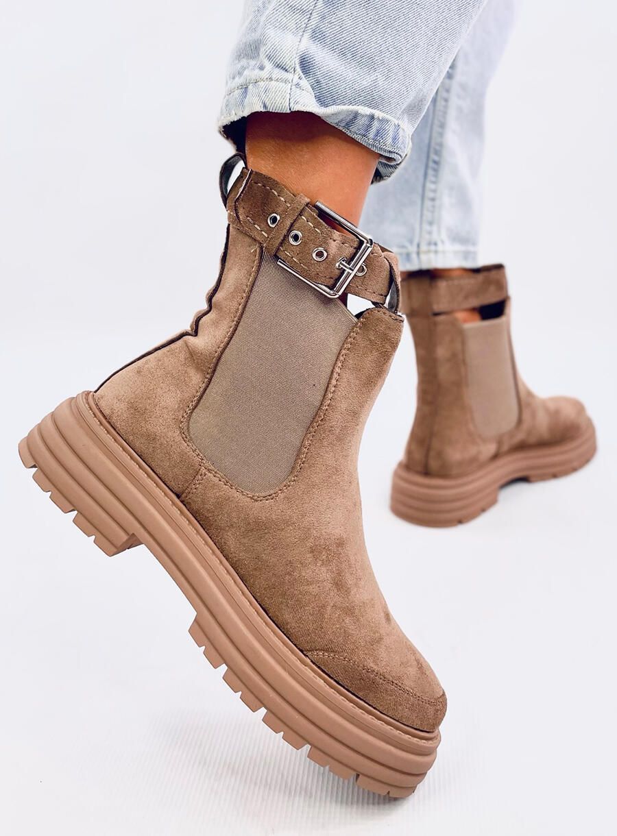 Semišové kotníkové kozačky s přezkou béžové