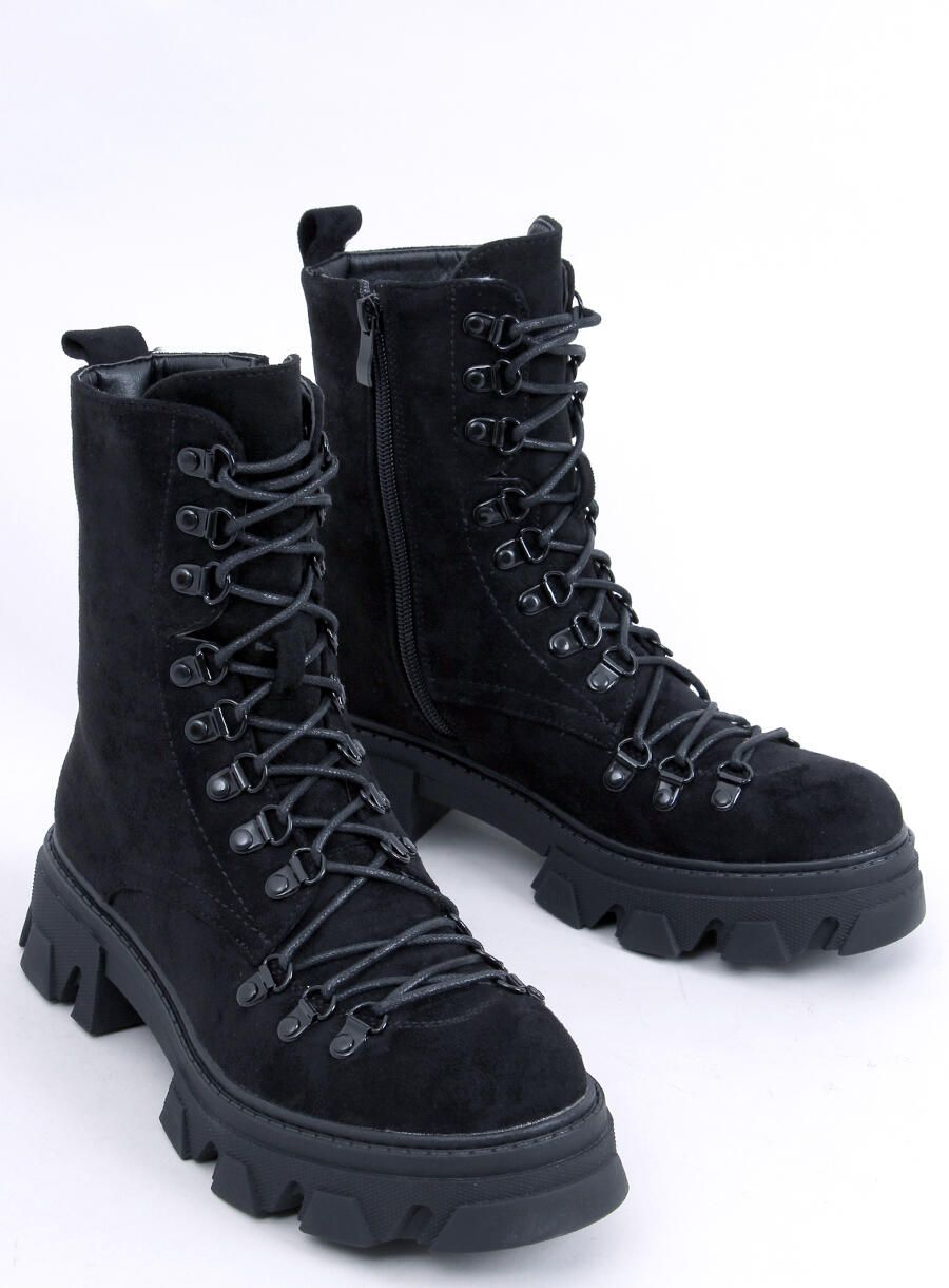 Černé semišové kozačky