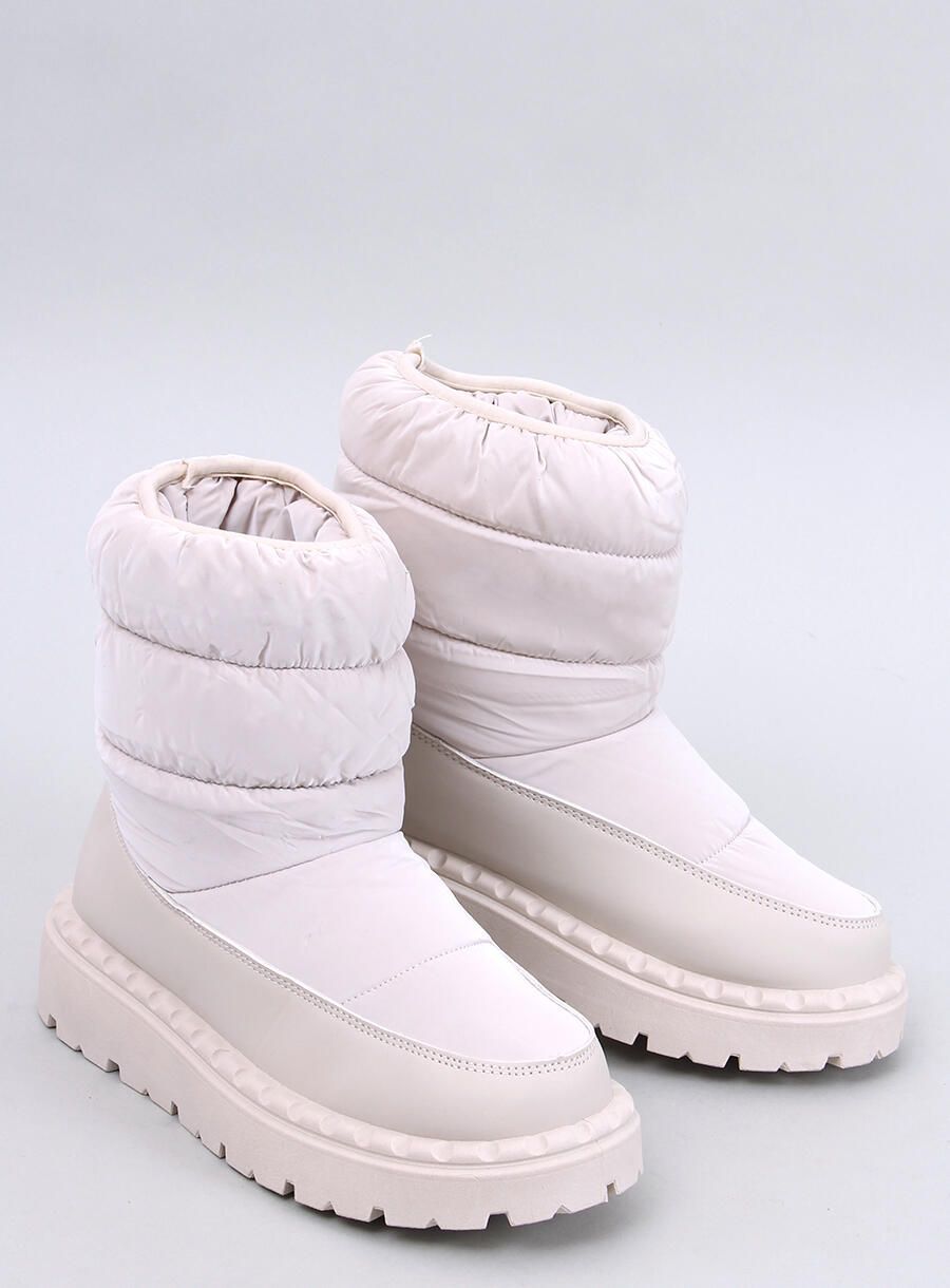 Krémové prošívané sněhule na platformě