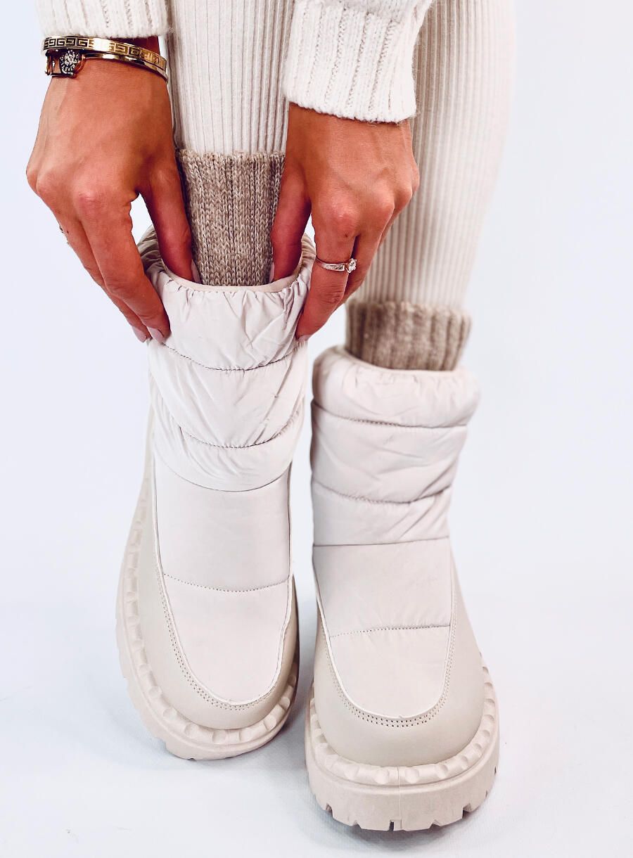 Krémové prošívané sněhule na platformě