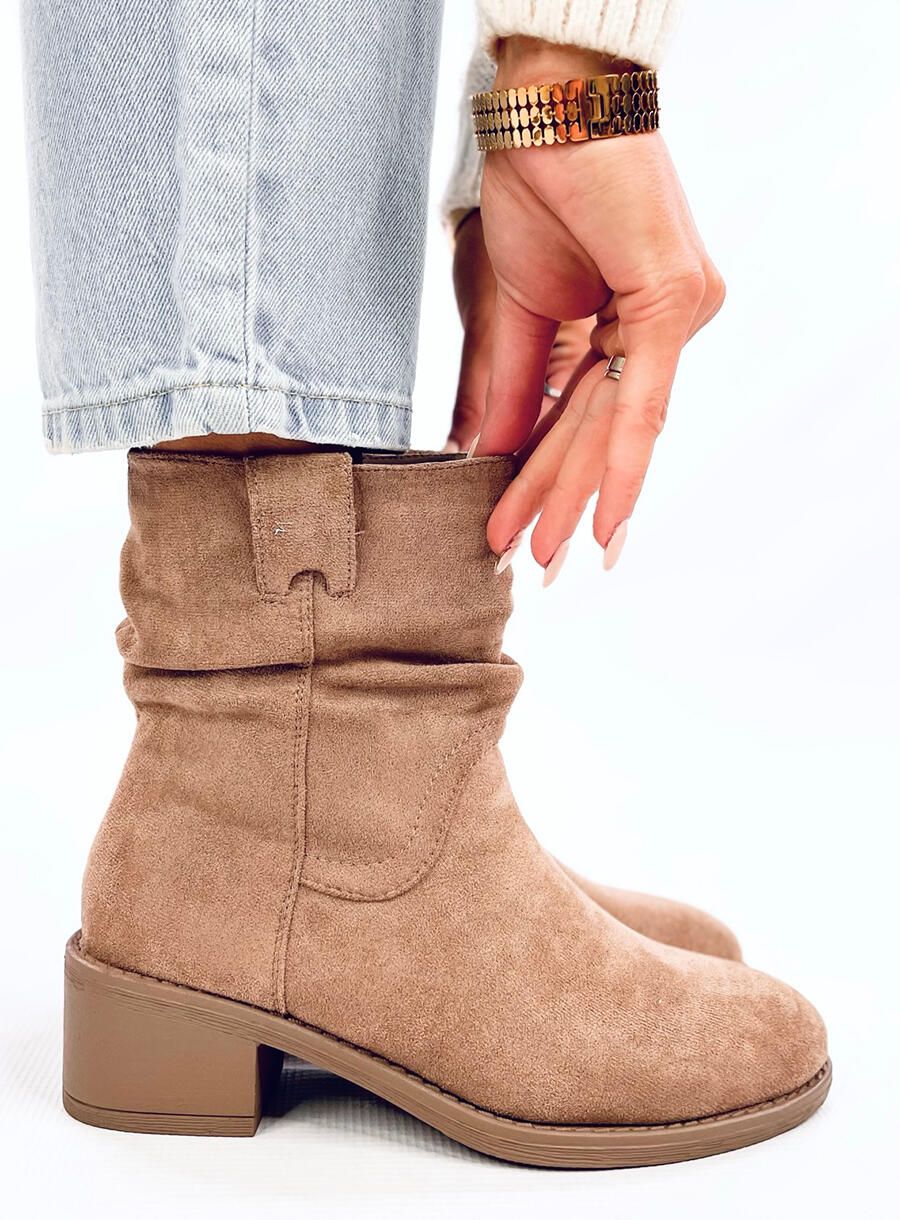 Semišové kozačky na nízkém podpatku béžové