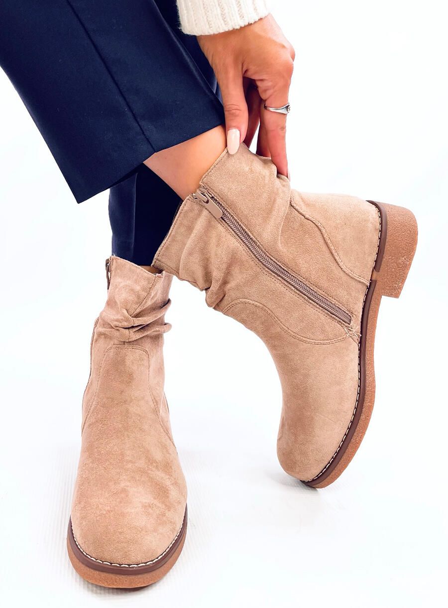 Semišové kozačky s plochou podrážkou světle béžové