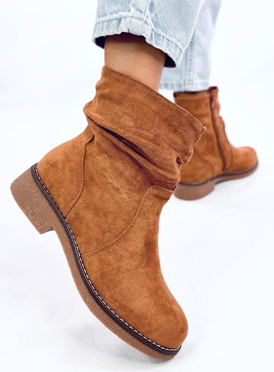 Semišové holínky s plochou podrážkou camel