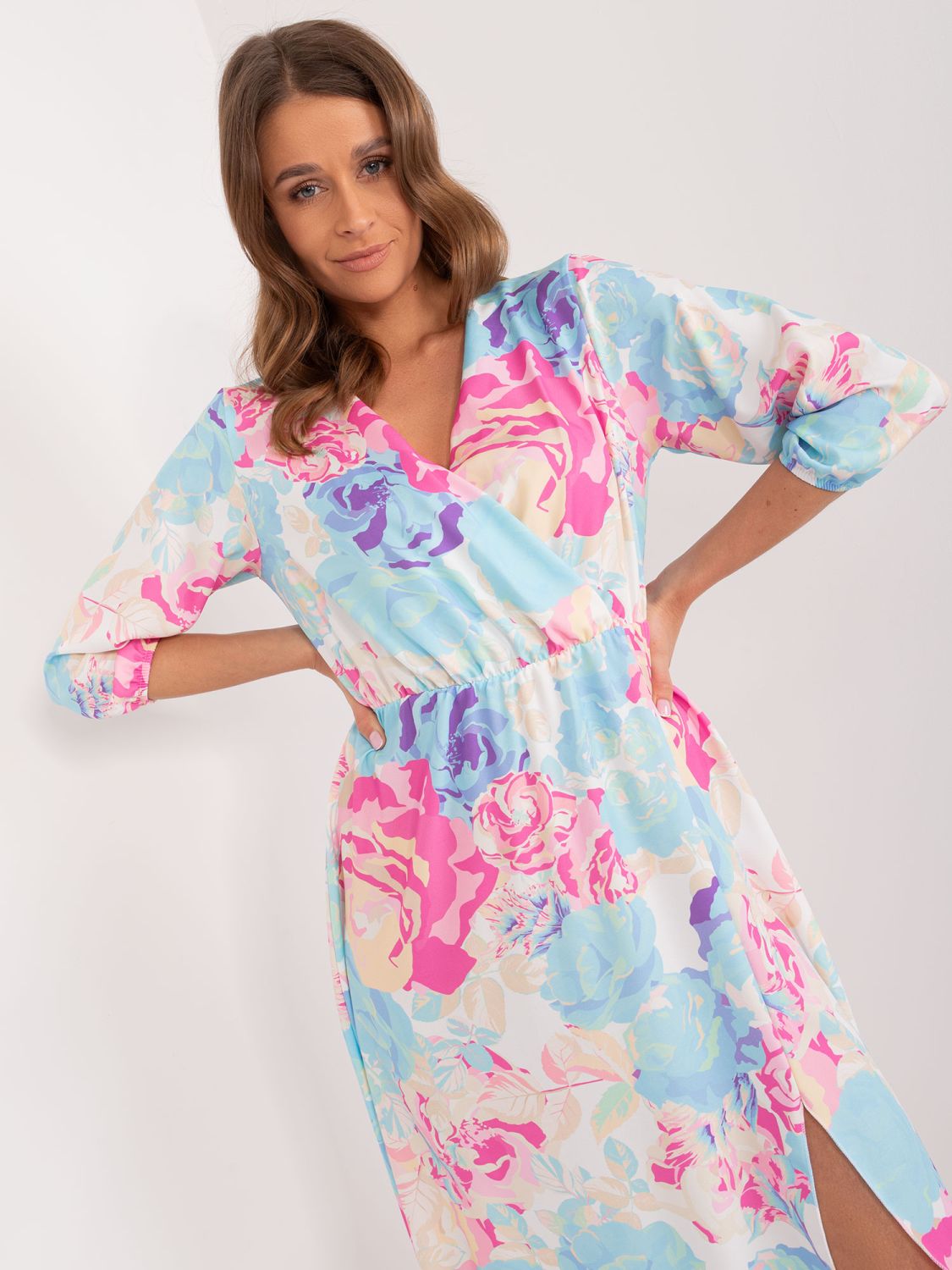 Světle modré midi šaty s 3/4 rukávy