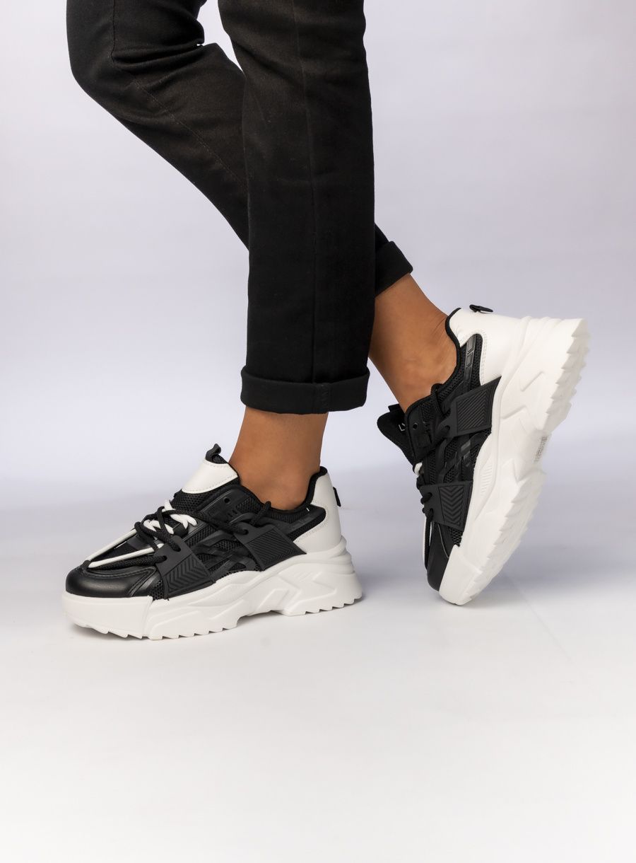 Černé tenisky na hrubé podrážce LIVIA