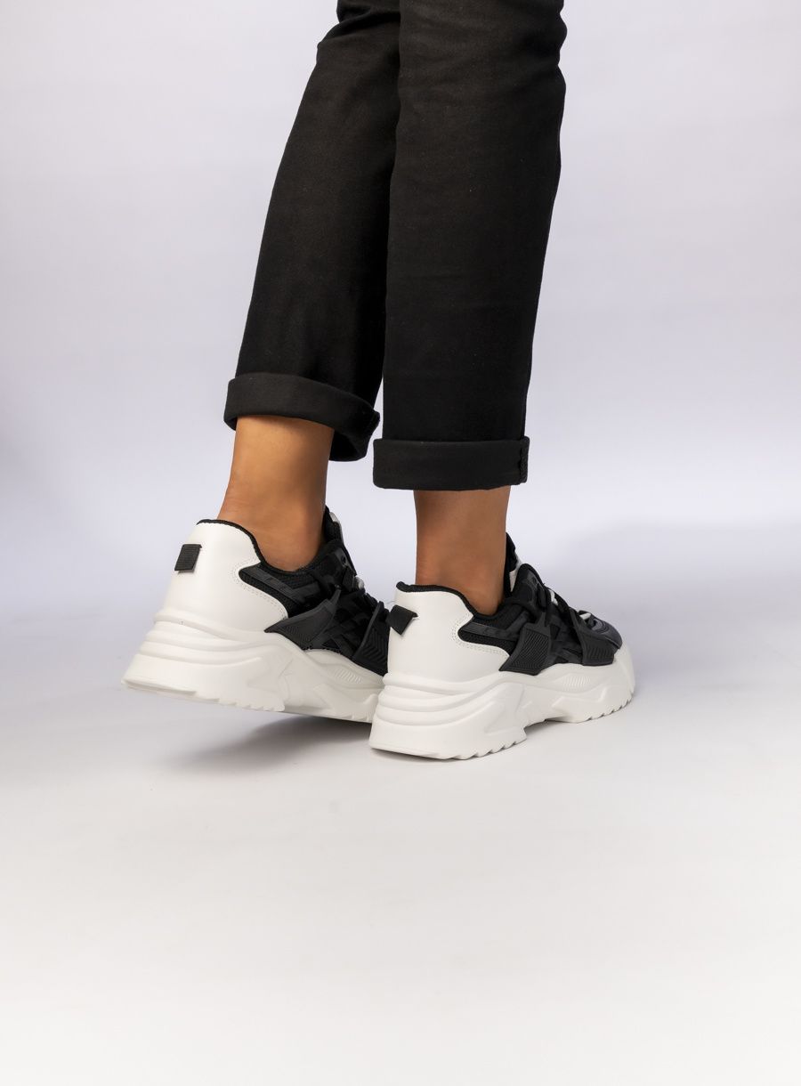 Černé tenisky na hrubé podrážce LIVIA