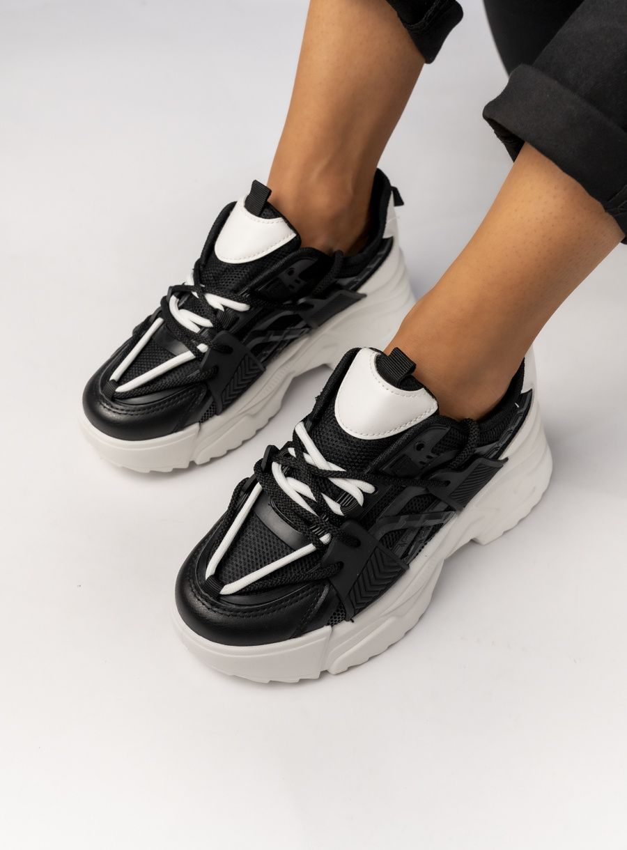 Černé tenisky na hrubé podrážce LIVIA