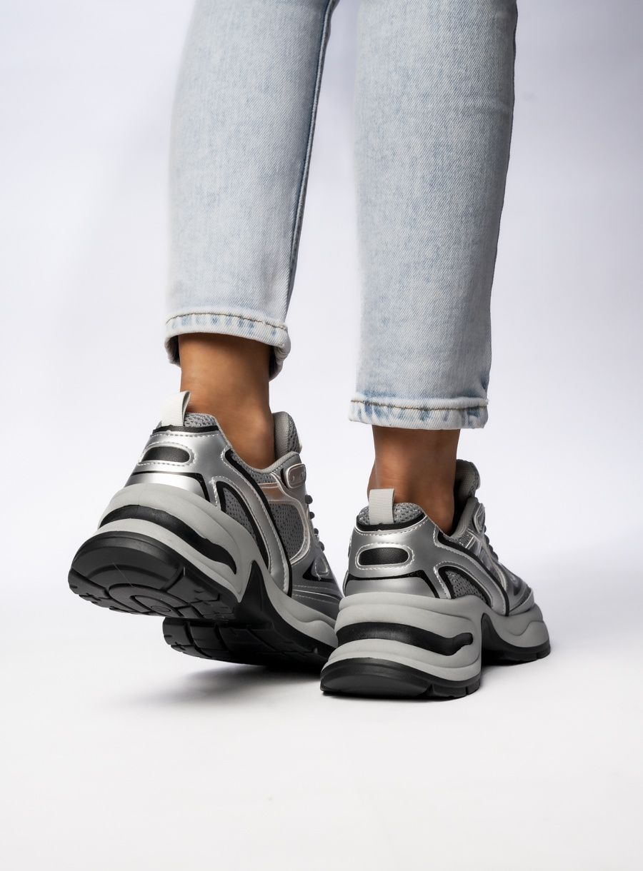 Dámské tenisky ve sportovním střihu šedá/stříbrná