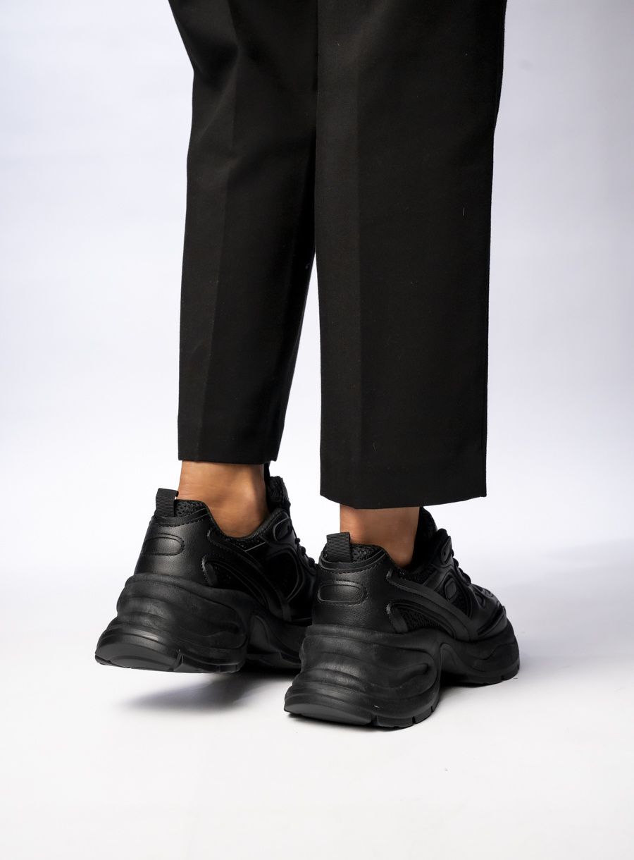 Dámské tenisky ve sportovním střihu černé