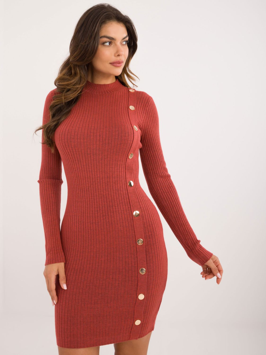 Stylové šaty v tmavě oranžové barvě