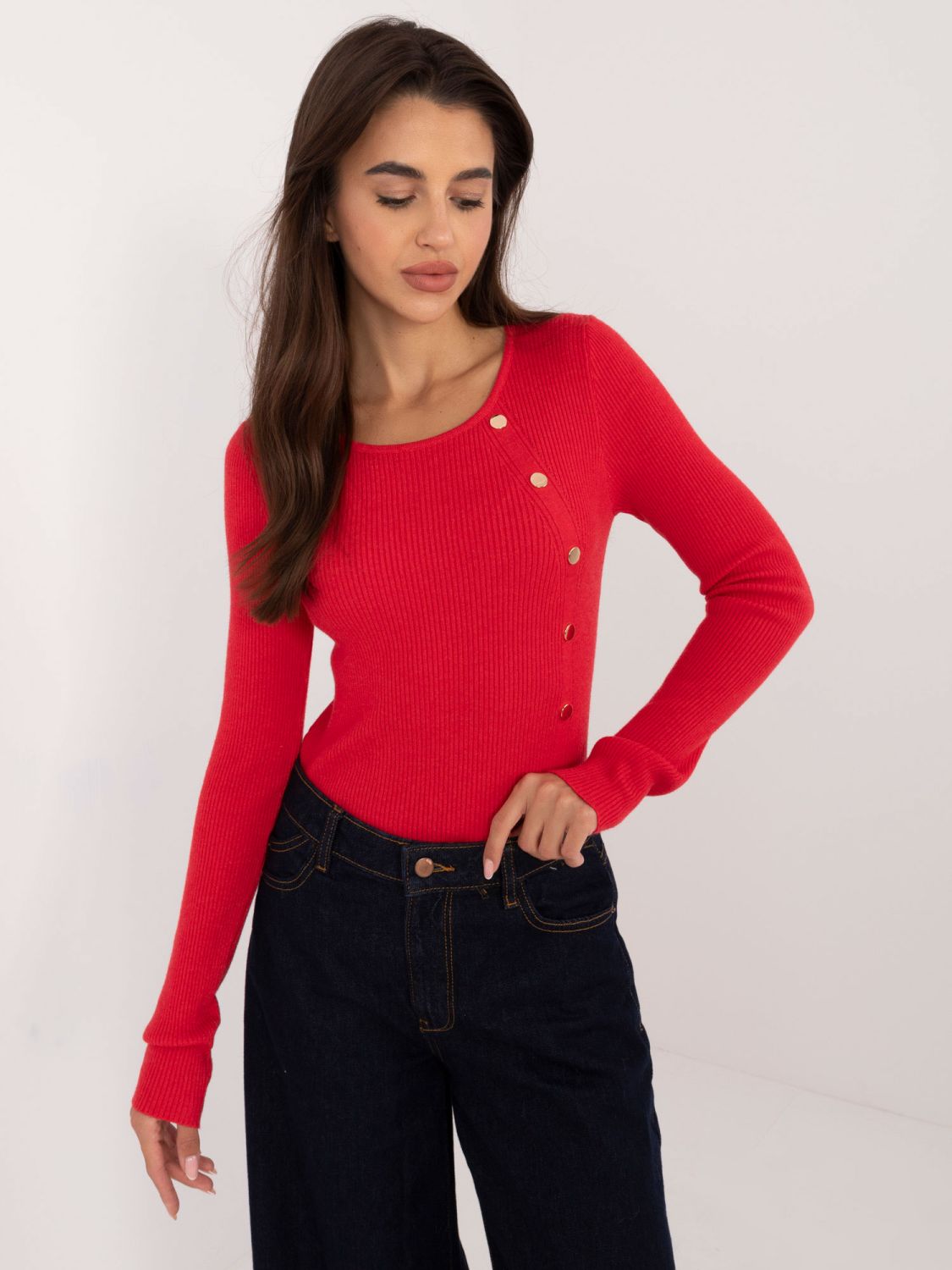 Stylový červený pulovr