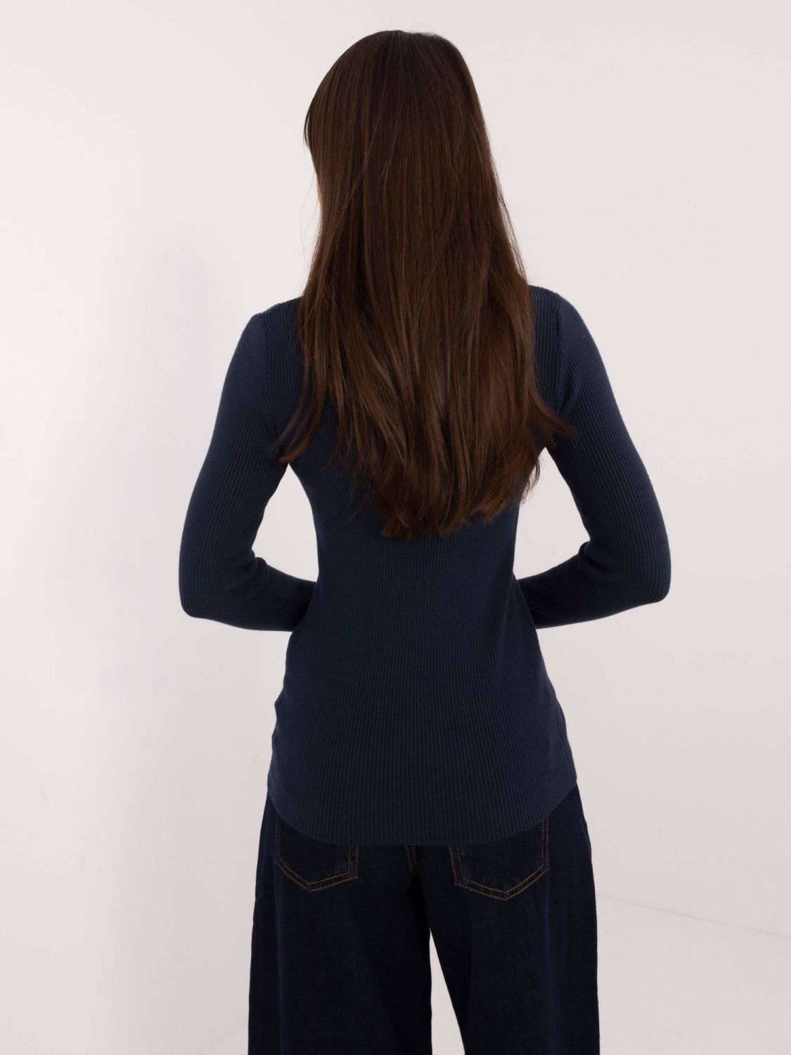 Elegantní modrý svetr