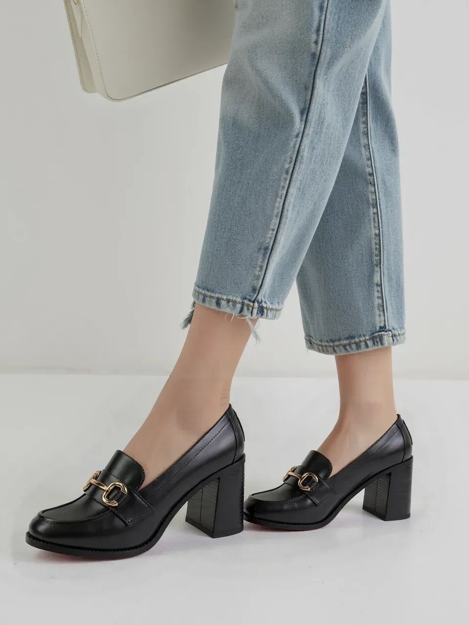 Černé elegantní mokasíny na podpatku