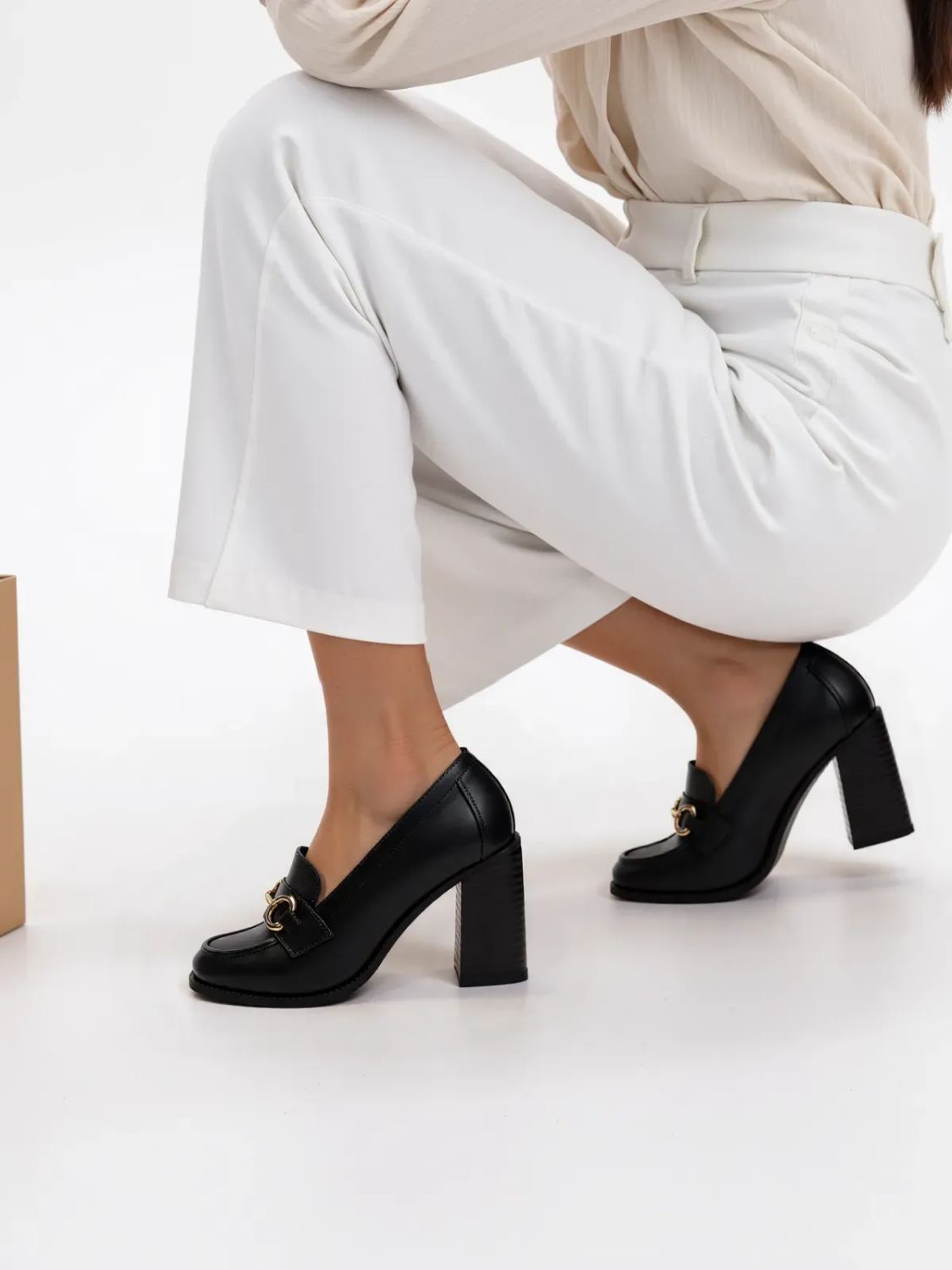 Černé elegantní mokasíny na podpatku