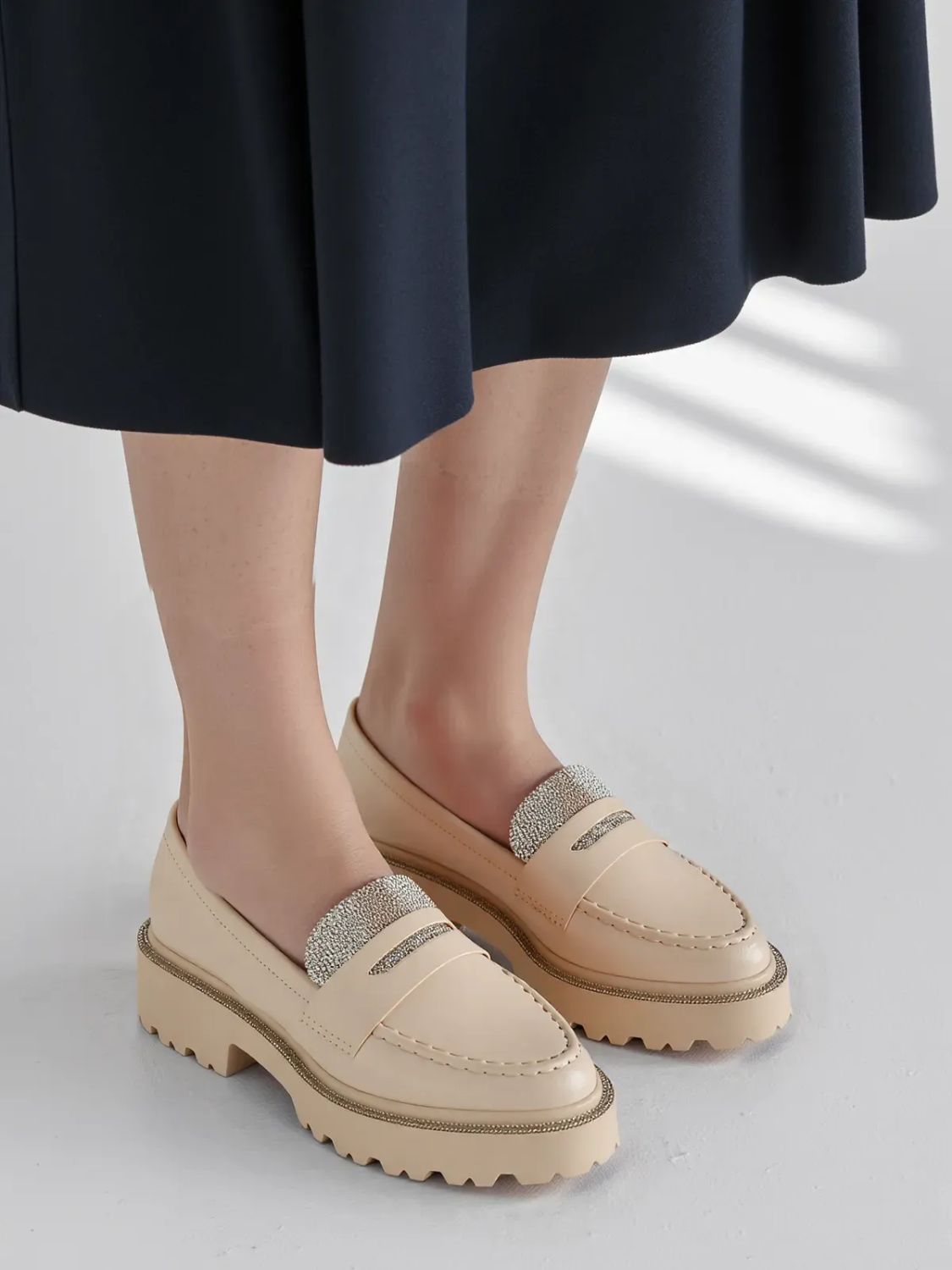 Béžové dámské mokasíny se zirkony