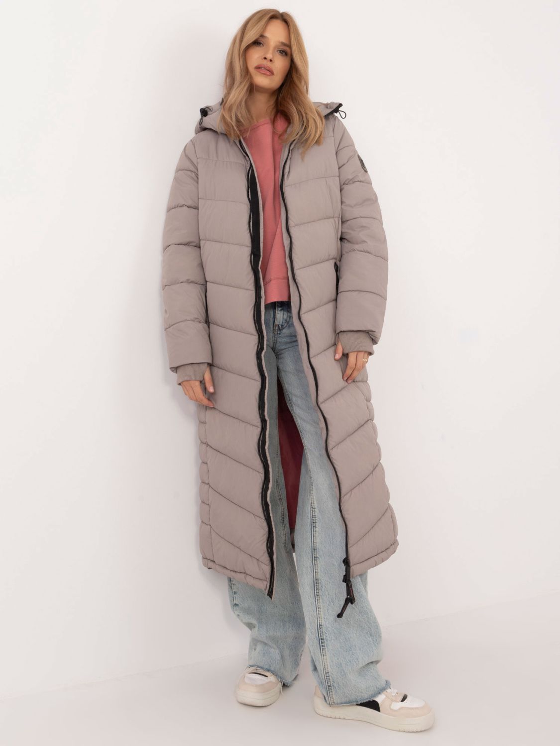 Dlouhý béžový kabát s podšívkou