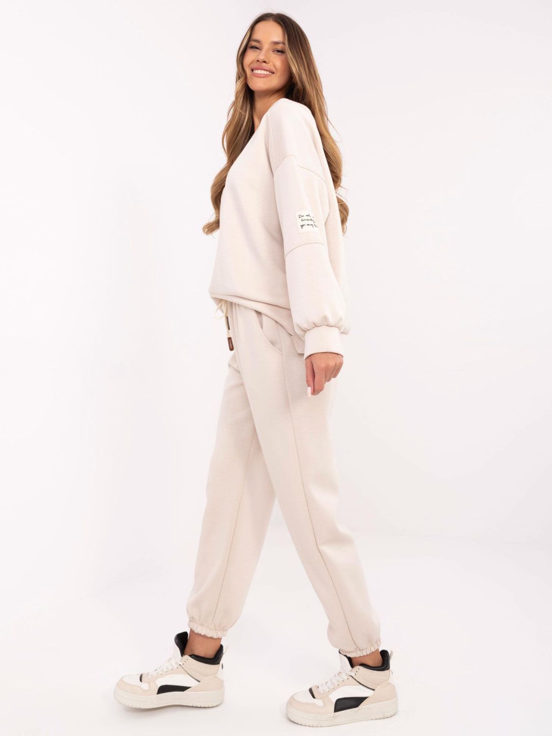 Béžový komplet s dlouhým rukávem