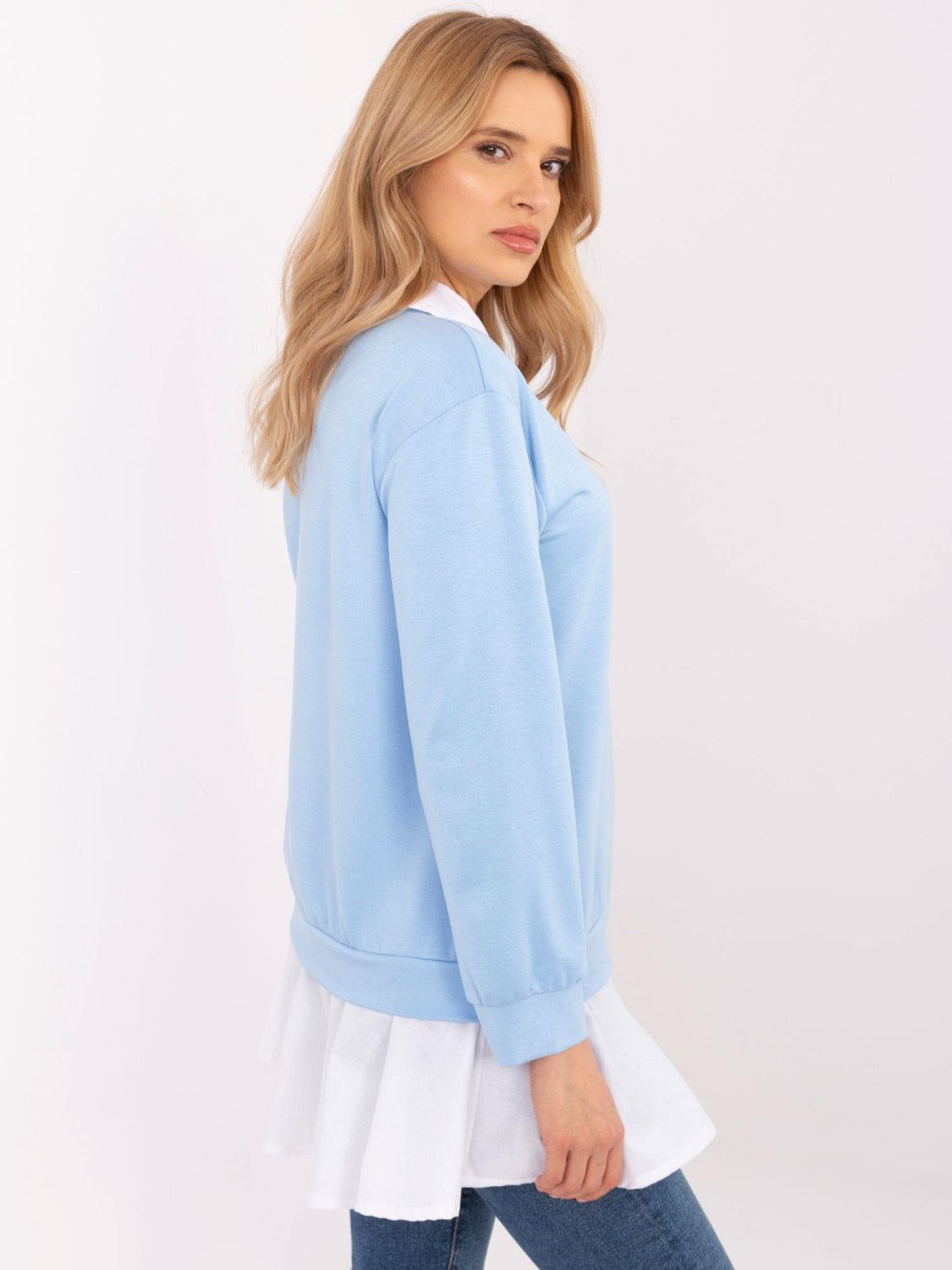 Stylová halenka s dlouhým rukávem ve světle modré barvě
