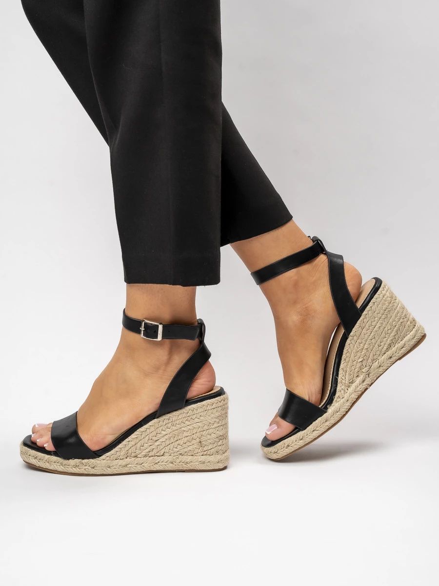 Dámské sandály na klínovém podpatku v černé