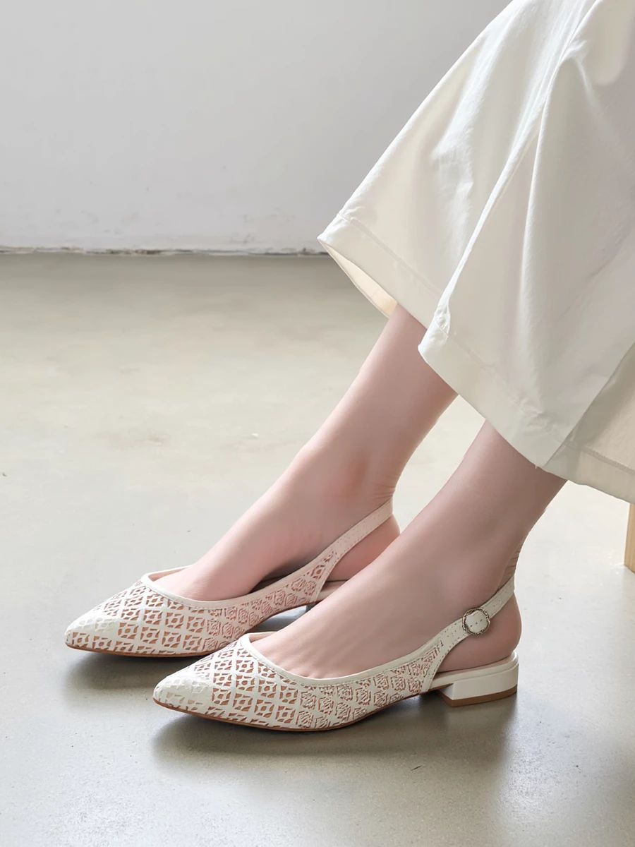 Nízké elegantní sandály béžové