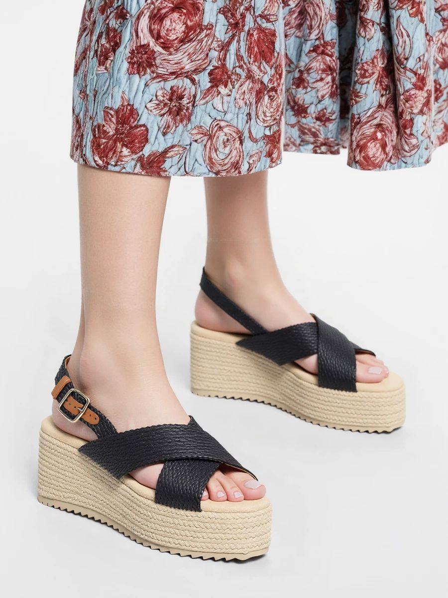 Černé sandály s jutovou podrážkou