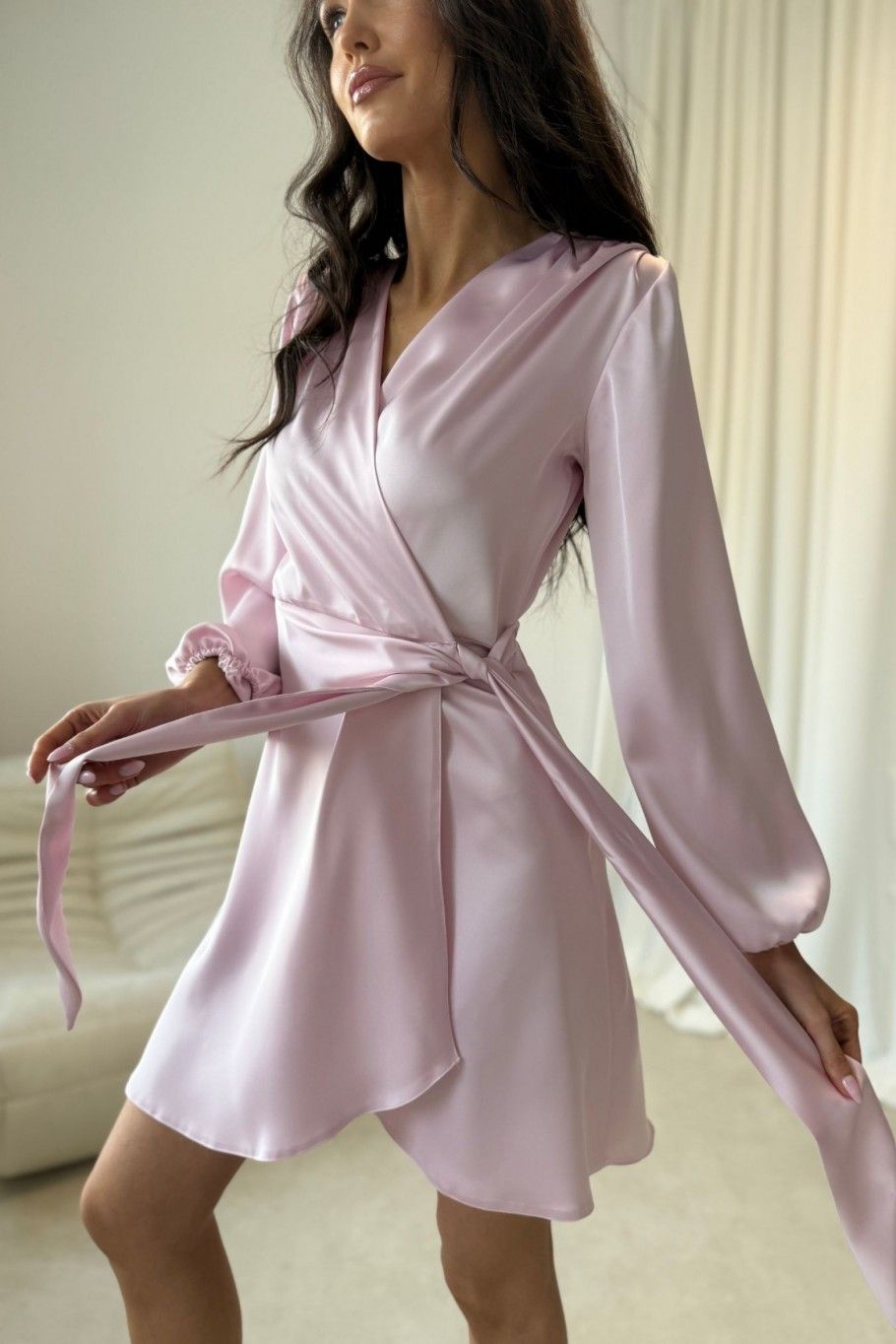 Catlin – mini šaty ve světle růžové barvě