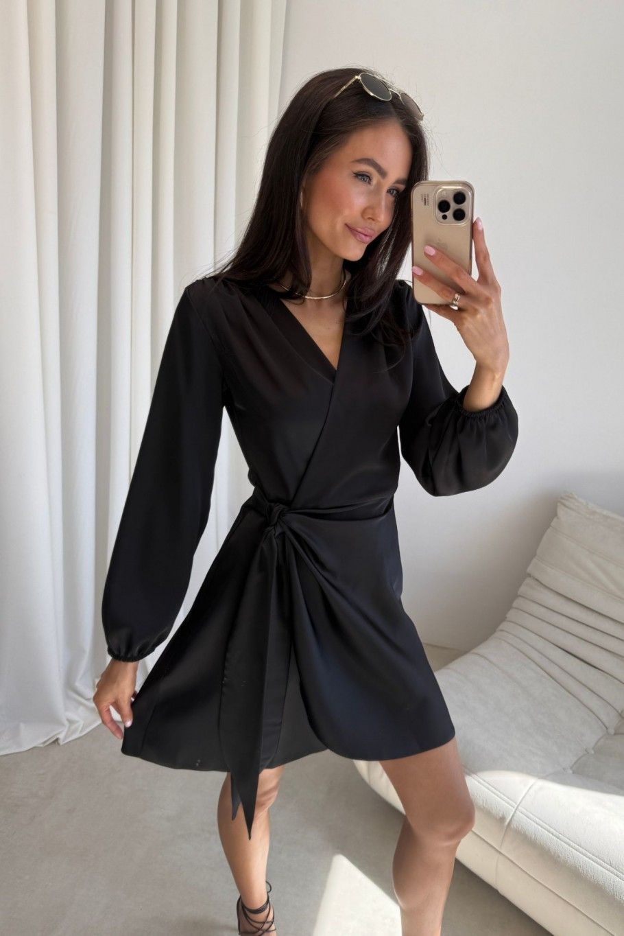 Černé mini zavinovací šaty Catlin