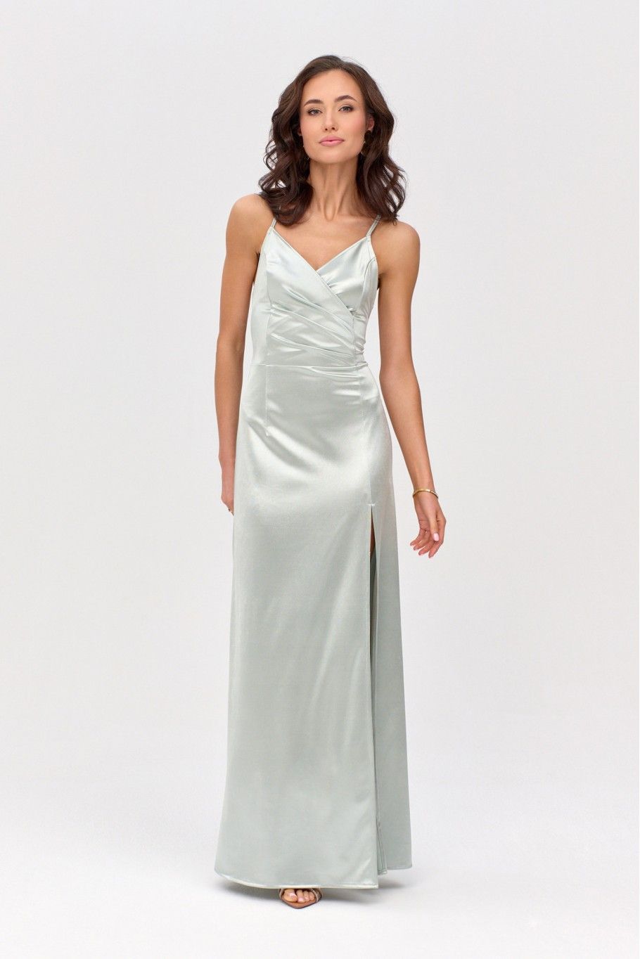 Saténové maxi šaty s vázáním na zádech v mátové barvě