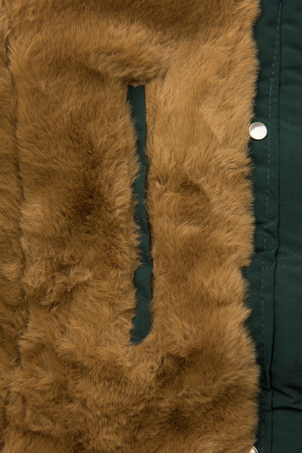 Tmavě zelená zimní parka s hnědým plyšem