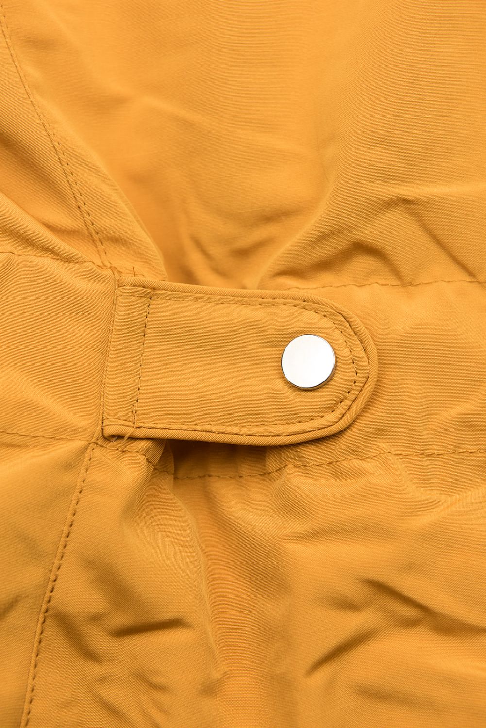 Žlutá zimní parka s hnědým plyšem