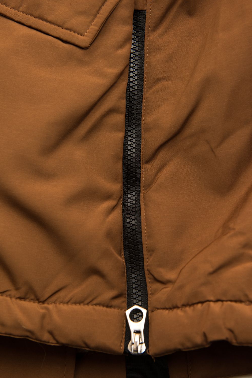 Hnědá zimní bunda s vysokým límcem