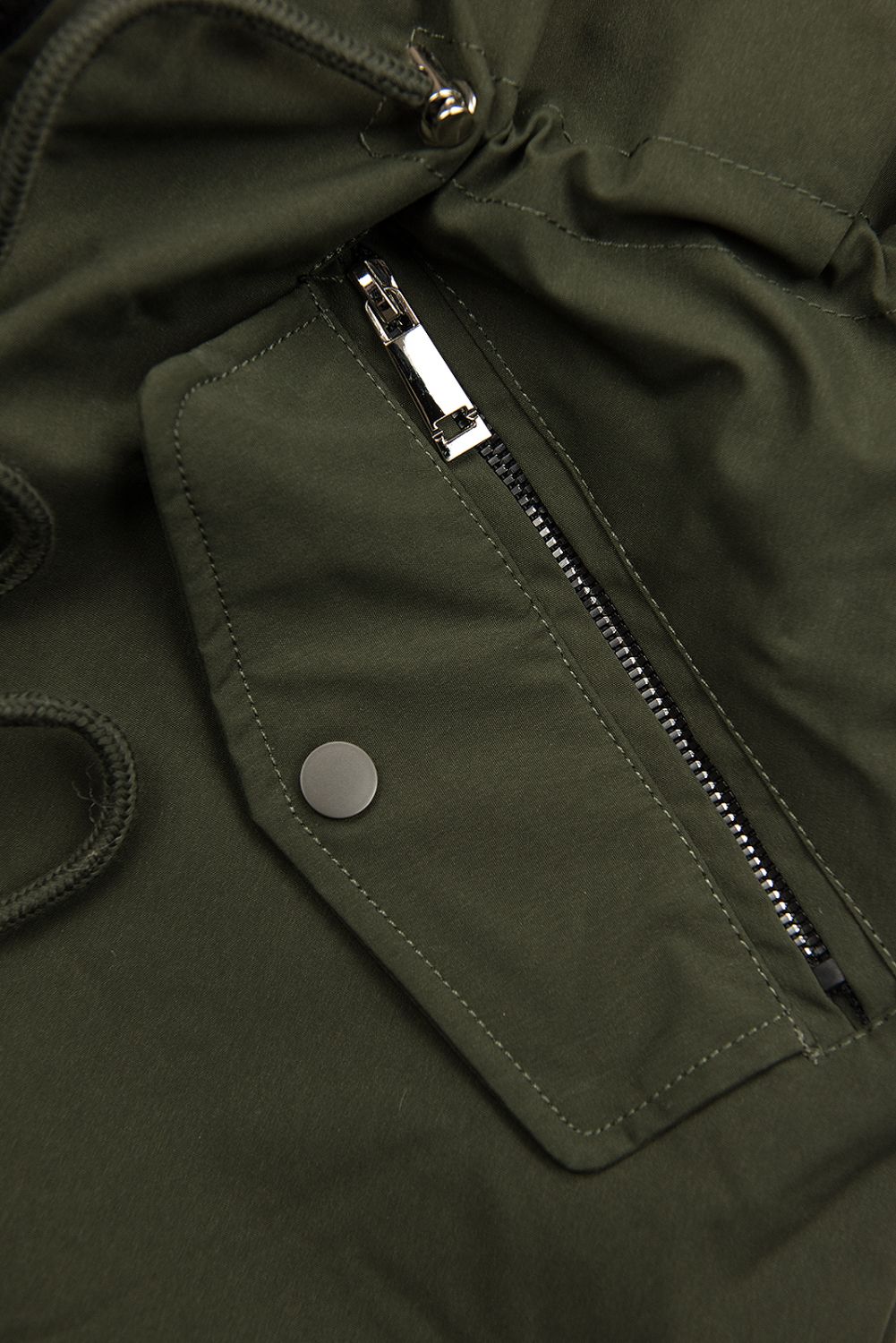 Tmavě zelená zimní parka s umělou kožešinou