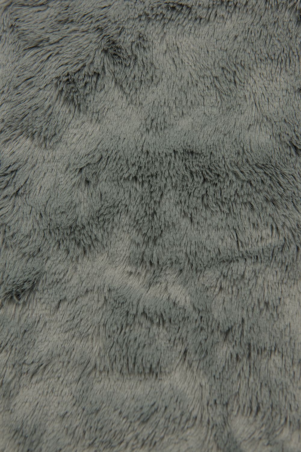 Modrá denimová bunda se šedou kožešinou