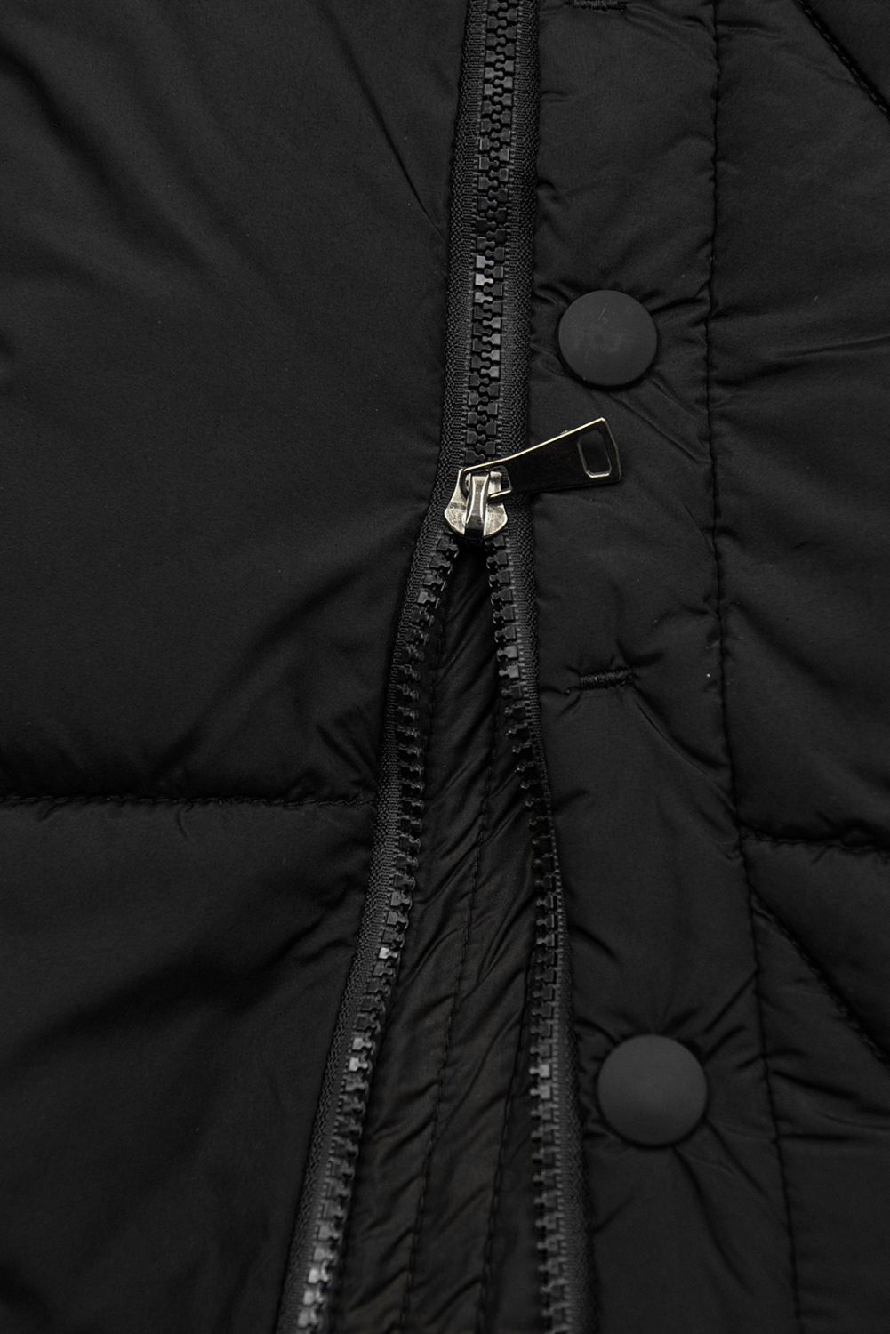 Zimní prošívaná bunda s kapucí černá