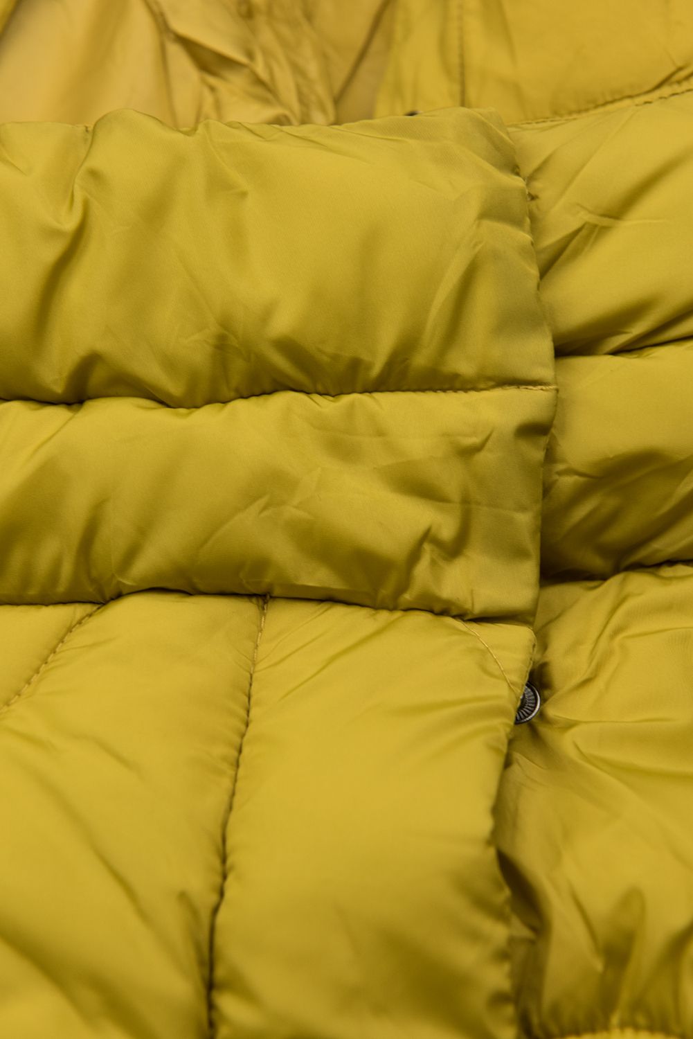 Žlutá zimní bunda s prošíváním