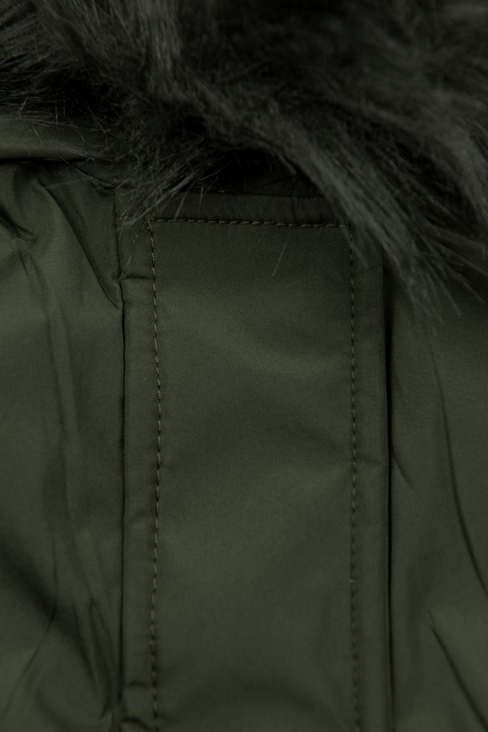 Zimní parka v khaki barvě s kožešinou