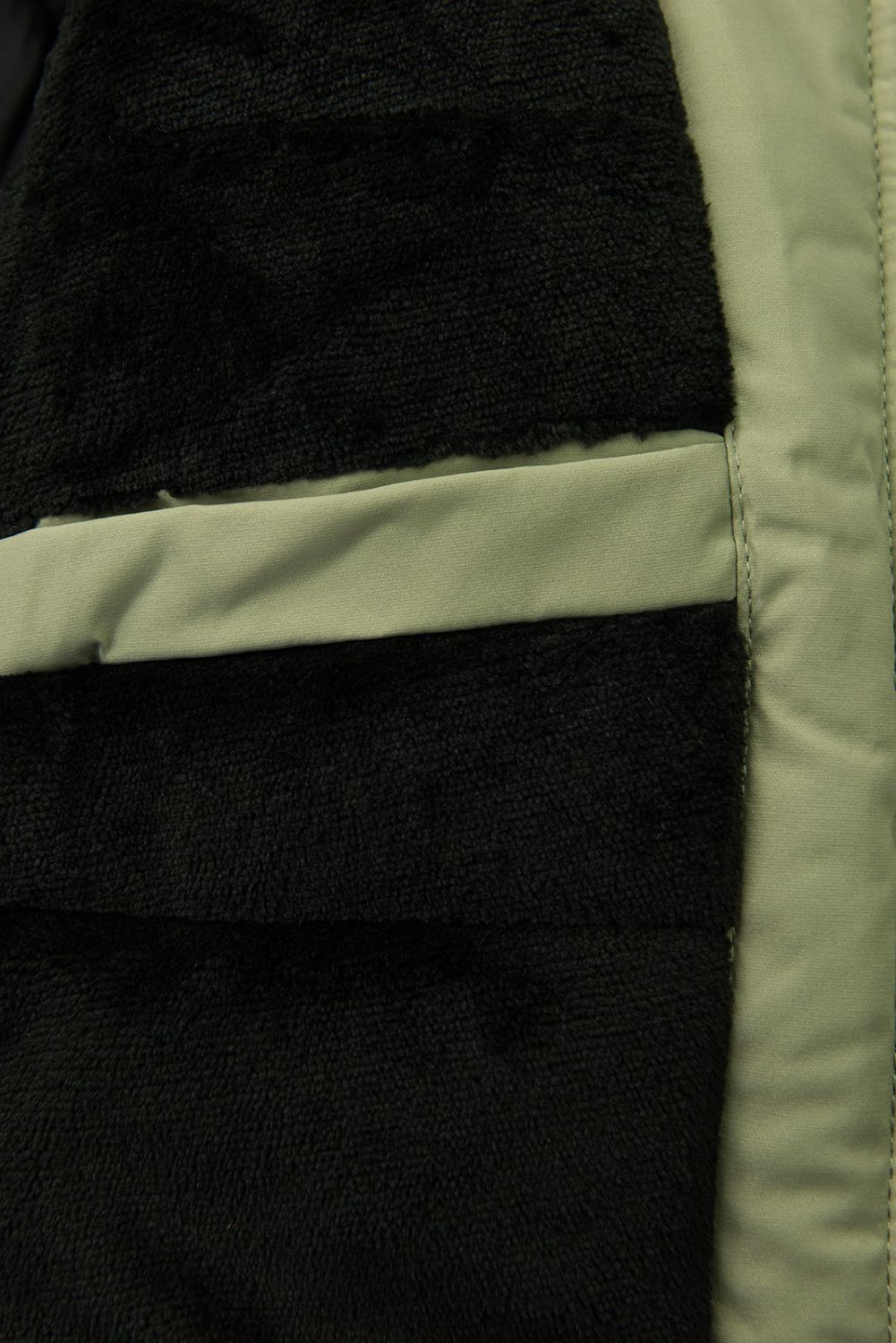 Chlapecká zimní bunda s kožešinou pistáciově zelená