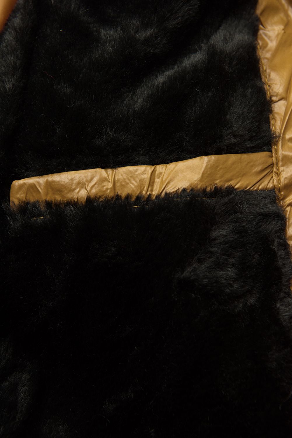 Karamelová lesklá zimní bunda s páskem