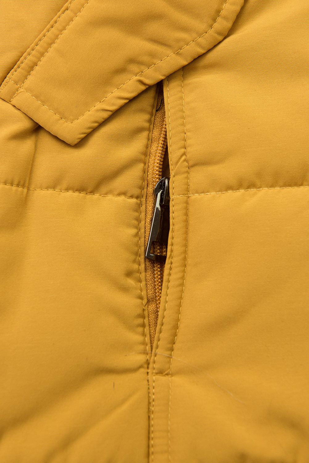 Žlutá zimní bunda s šedým plyšem