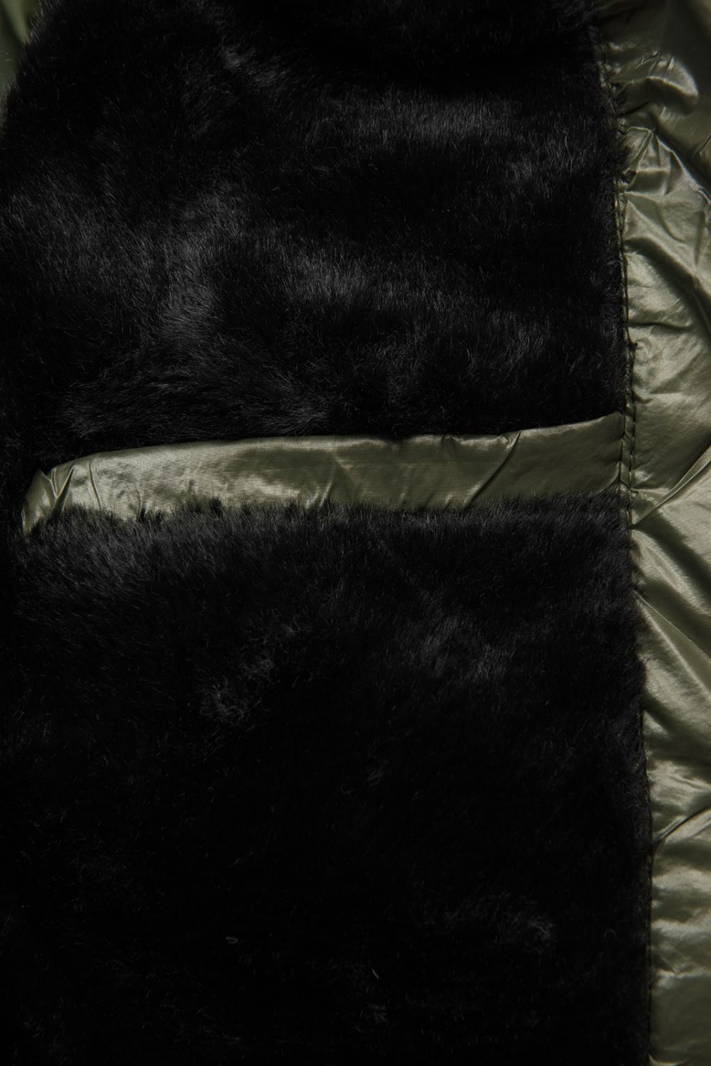 Khaki lesklá zimní bunda s páskem