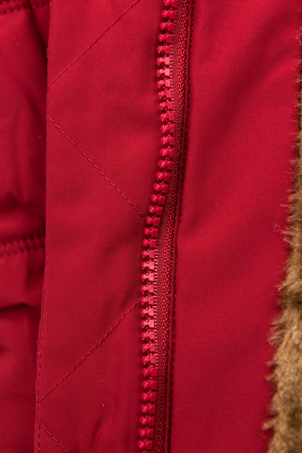 Červená zimní bunda s plyšem a kožešinou