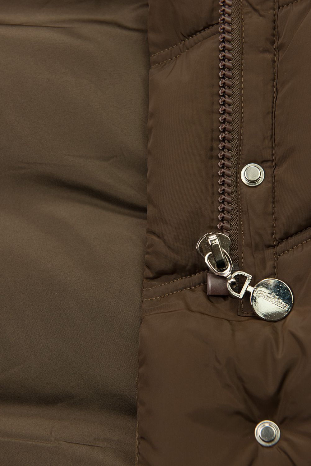 Čokoládově hnědá zimní bunda s páskem a kožešinou