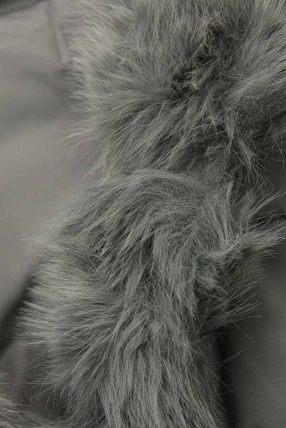 Zimní bunda s odepínací umělou kožešinou šedá