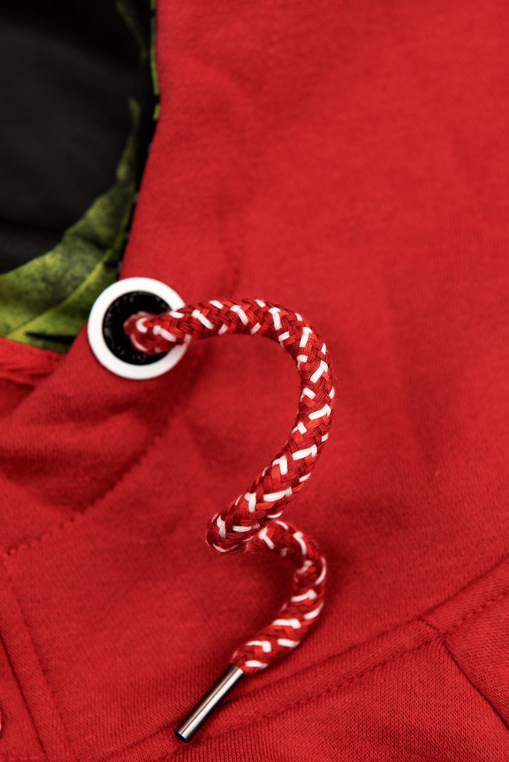 Červená mikina s květinovým futrem v kapuci