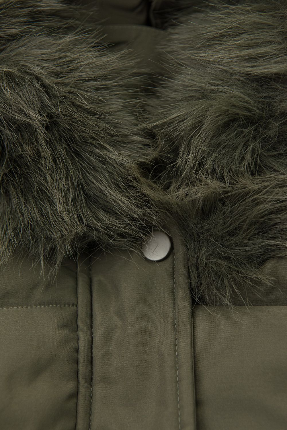 Zimní bunda s odepínací umělou kožešinou tmavě zelená
